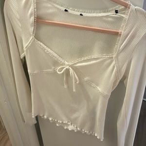 Cute white lace trim long sleeve top with bow